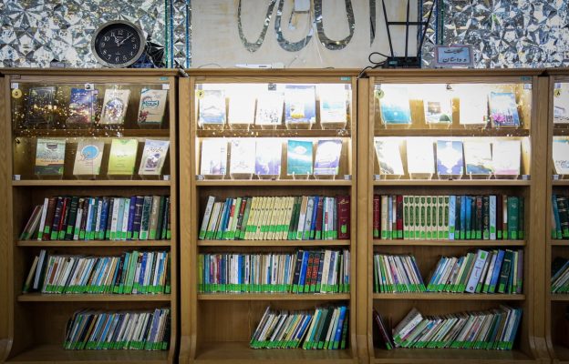 چگونه کتاب‌های خود را به کتابخانه فاطمی اهدا کنیم؟