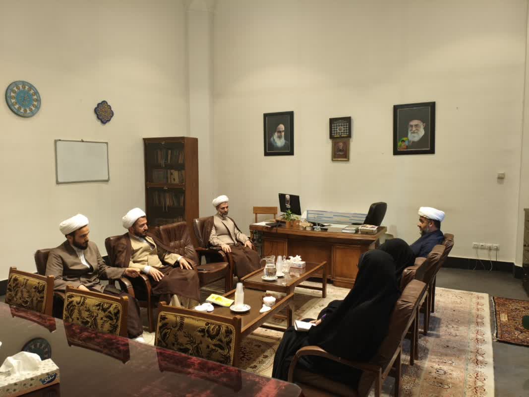 جلسه هم‌اندیشی میان کتابخانه آستان مقدس حضرت فاطمه معصومه (س)، انتشارات جامعه الزهرا (س) و انتشارات زائر بمناسبت فرا رسیدن هفته کتاب و کتابخوانی: برگزاری مسابقه کتابخوانی