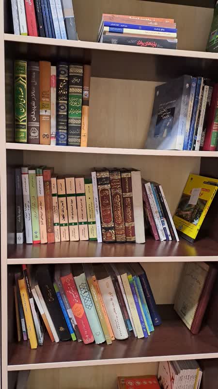 اهدای ۷۰۰ جلد کتاب از کتابخانه شخصی مرحوم عبدالکریم شریفانی توسط وراث ایشان به کتابخانه آستان مقدس آبان۱۴۰۴