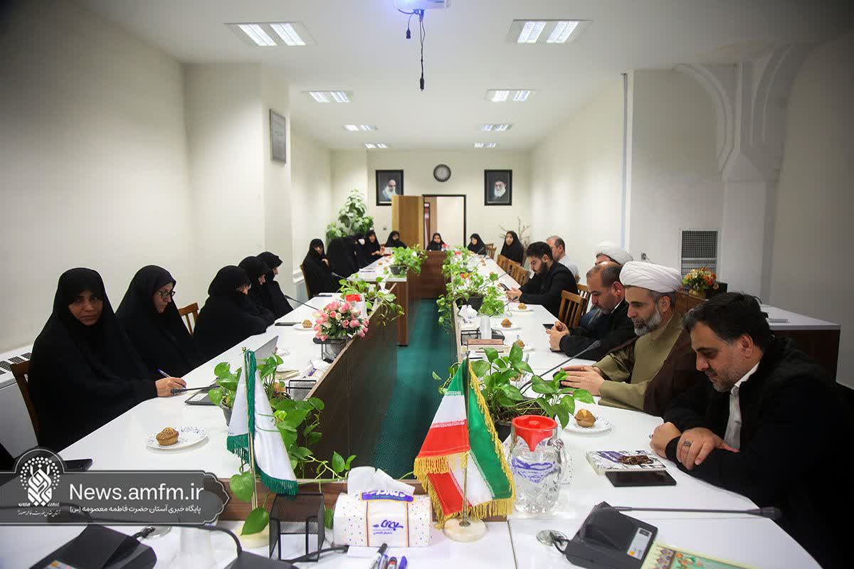 نشست نقد و بررسی کتاب «شبیه مریم» در کتابخانه آستان مقدس حضرت فاطمه معصومه(س) برگزار شد