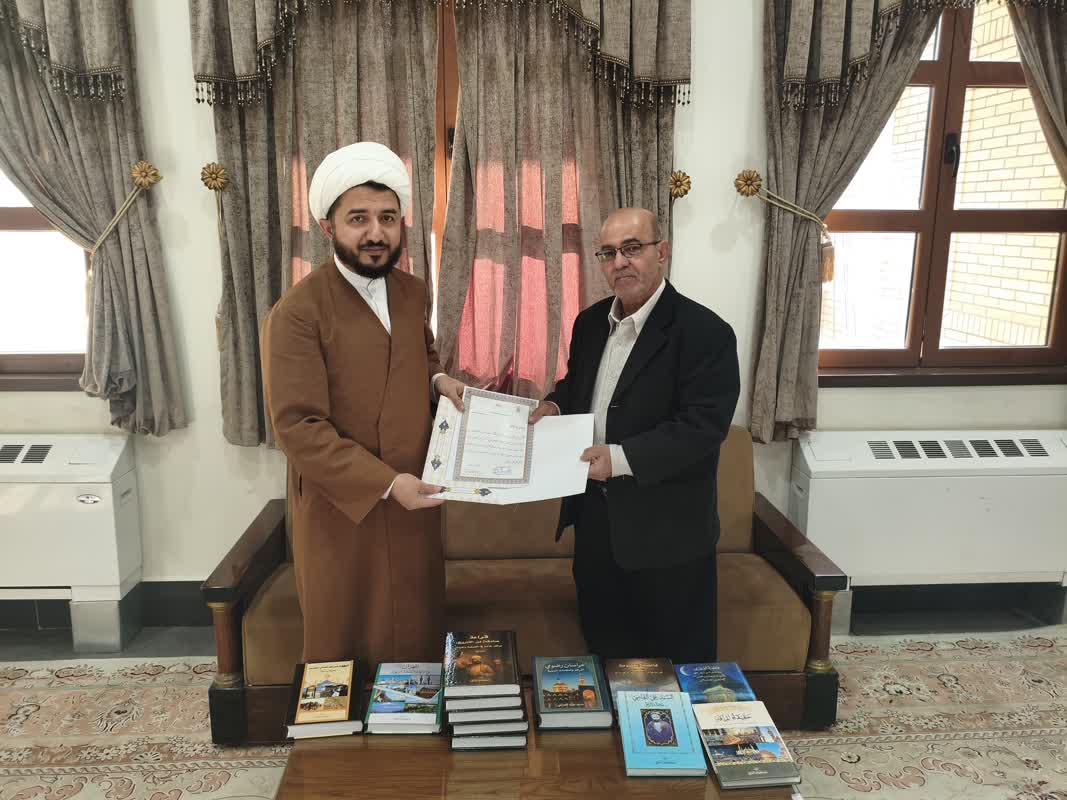 اهدای کتاب توسط ماجد جیاد الخزاعی(از کشور عراق) به کتابخانه آستان مقدس حضرت فاطمه معصومه سلام الله علیها